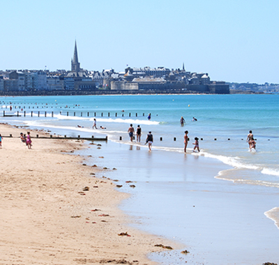 Hotel Eden à 2 min à pied de la Plage du Sillon, des Thermes marins, proche d'Intra Muros,  de belles ballades vous attendent